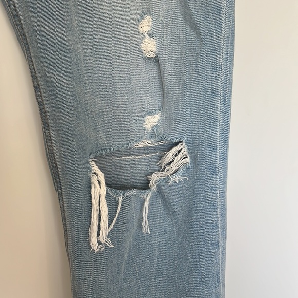 Abercrombie Curve Love, Ultra High Rise Ankle Straight Light Wash Jean - Picture 3 of 6